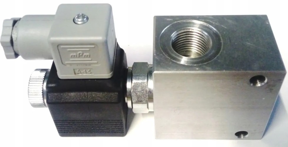 Клапан гидравлический армир.с фитингами 86020858