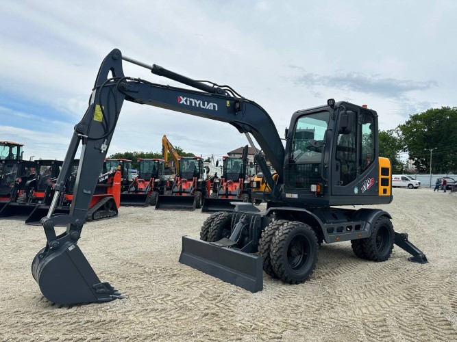 Колесный экскаватор XINYUAN B70S 