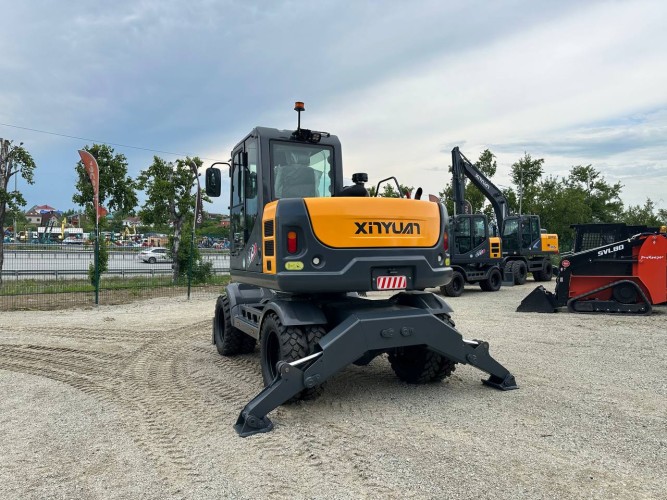 Колесный экскаватор XINYUAN B70S 