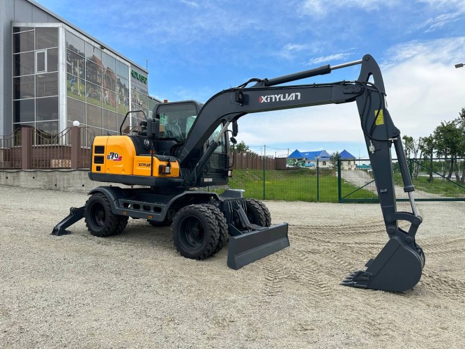 Колесный экскаватор XINYUAN B70S 