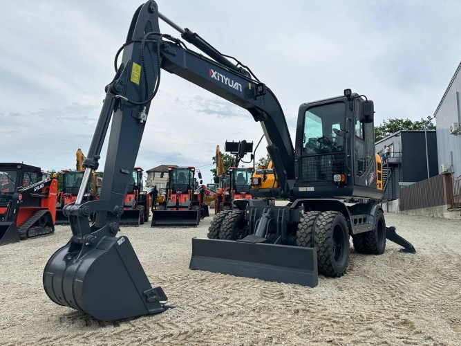 Колесный экскаватор XINYUAN B70S 