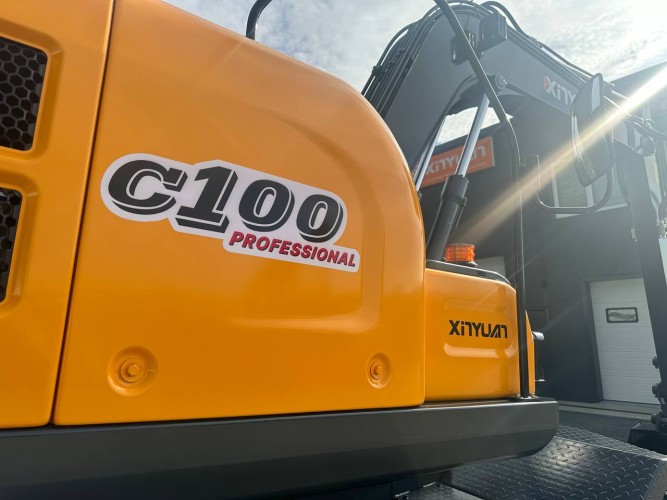 Колесный экскаватор XINYUAN C100 Professional 