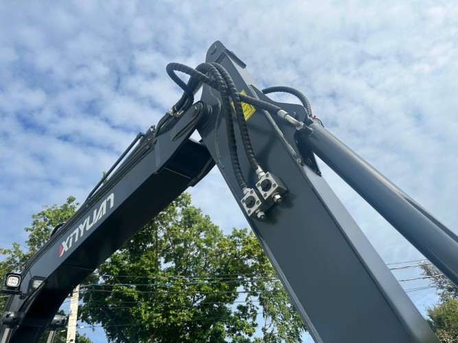 Колесный экскаватор XINYUAN C100 Professional 