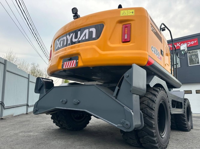 Колесный экскаватор XINYUAN C150W