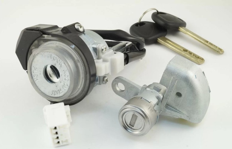 Замок зажигания в сборе (Дверной замок) 86500903