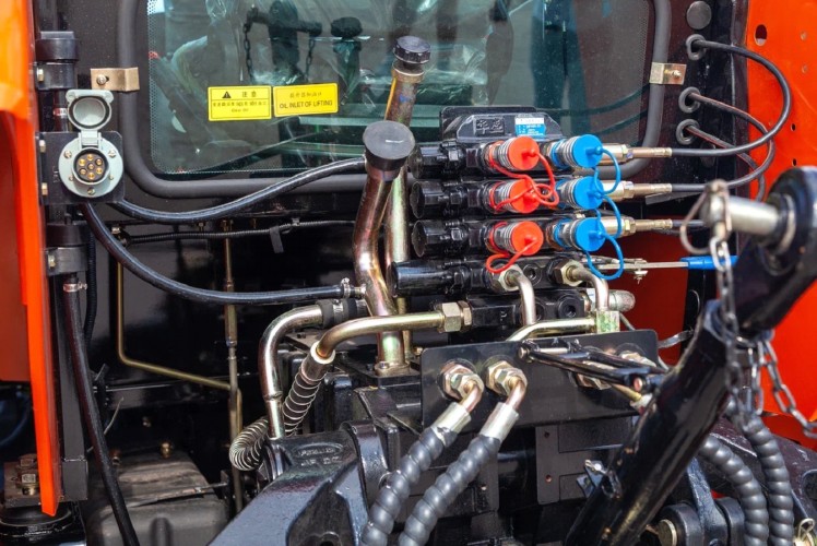 Трактор HX SMART 2204-1 (220 л.с)  